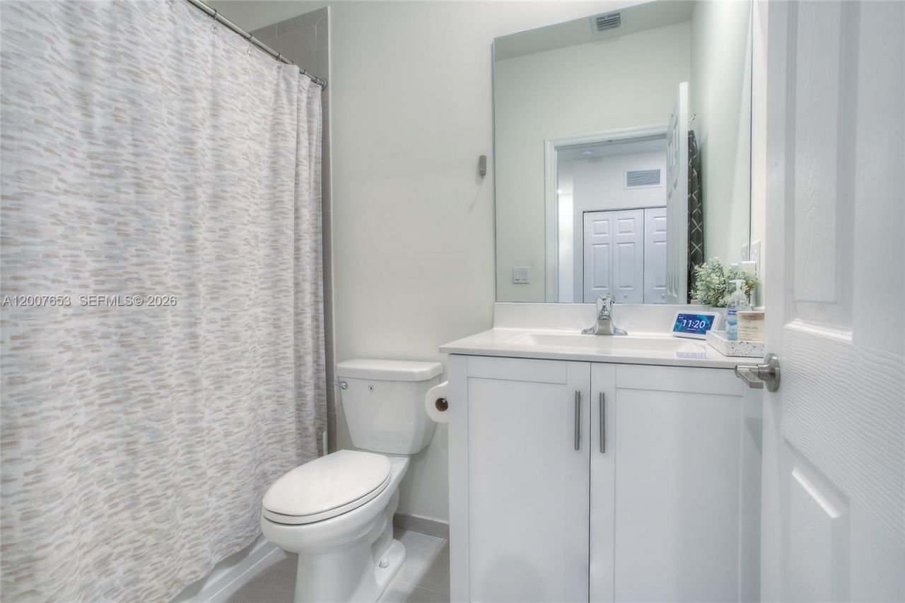 11017 W 33rd Way , Hialeah, FL 33018 Photo