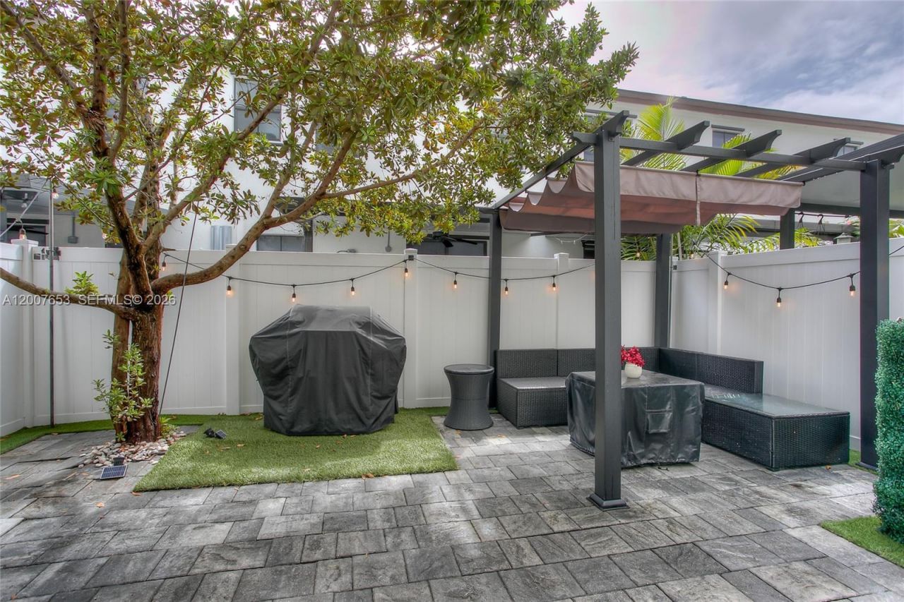 11017 W 33rd Way , Hialeah, FL 33018 Photo