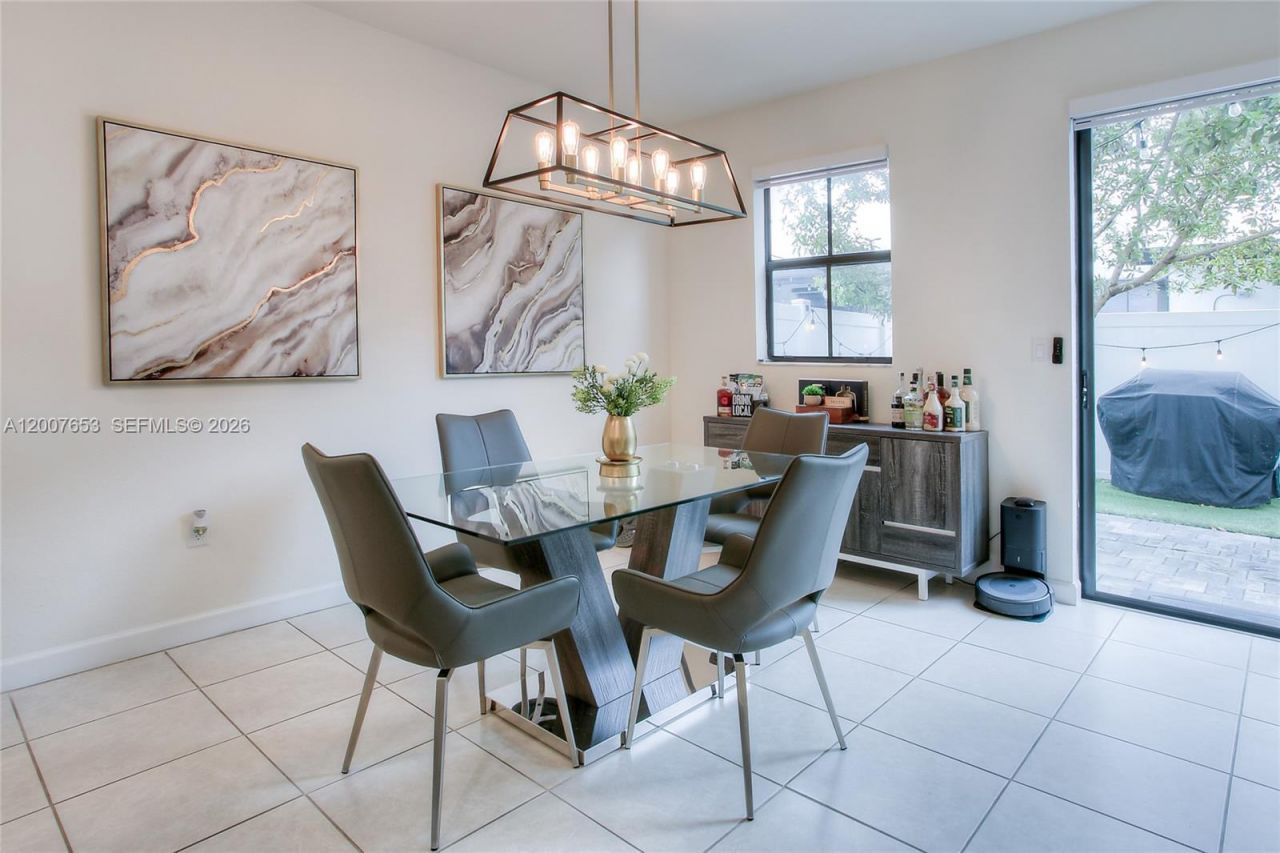 11017 W 33rd Way , Hialeah, FL 33018 Photo