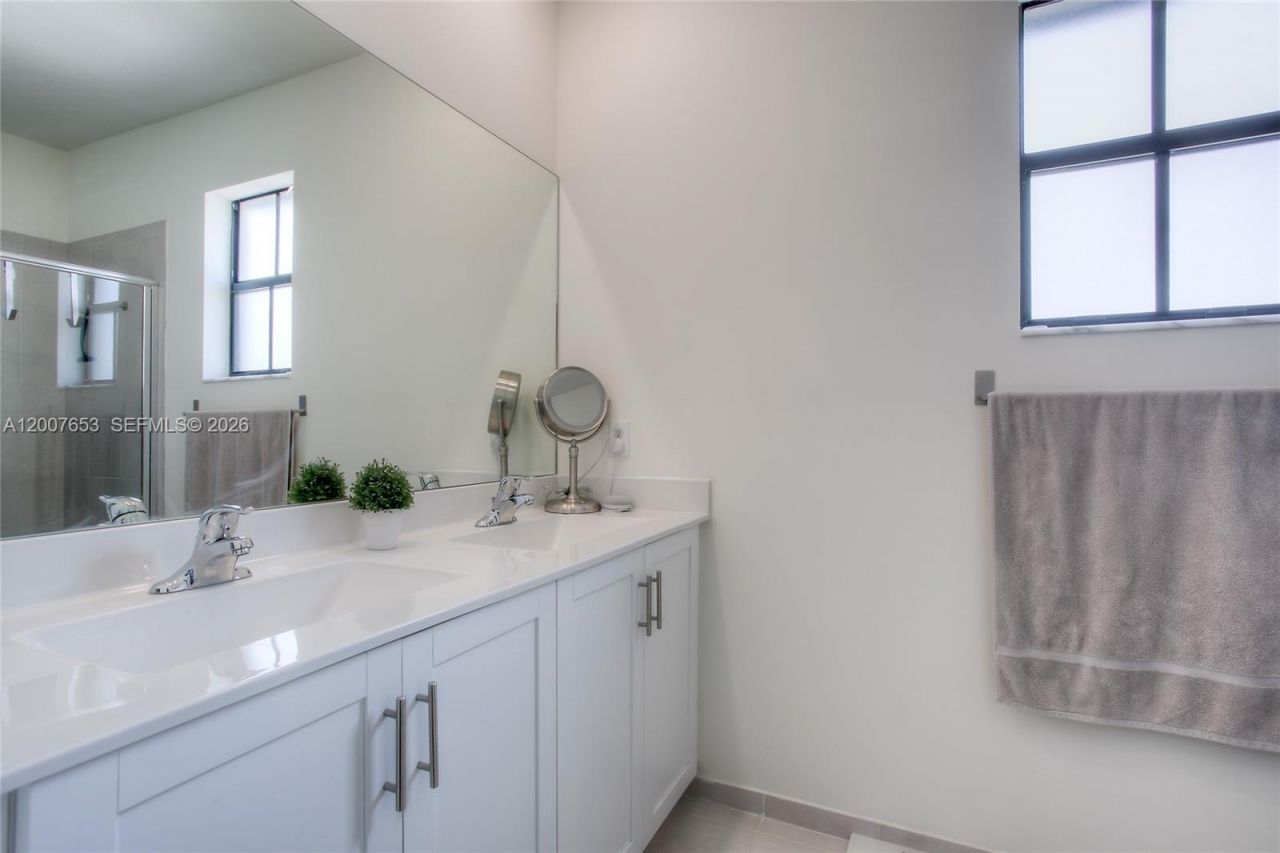 11017 W 33rd Way , Hialeah, FL 33018 Photo