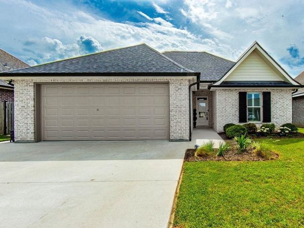 200 SUGAR RIDGE Drive , Houma, LA 70360