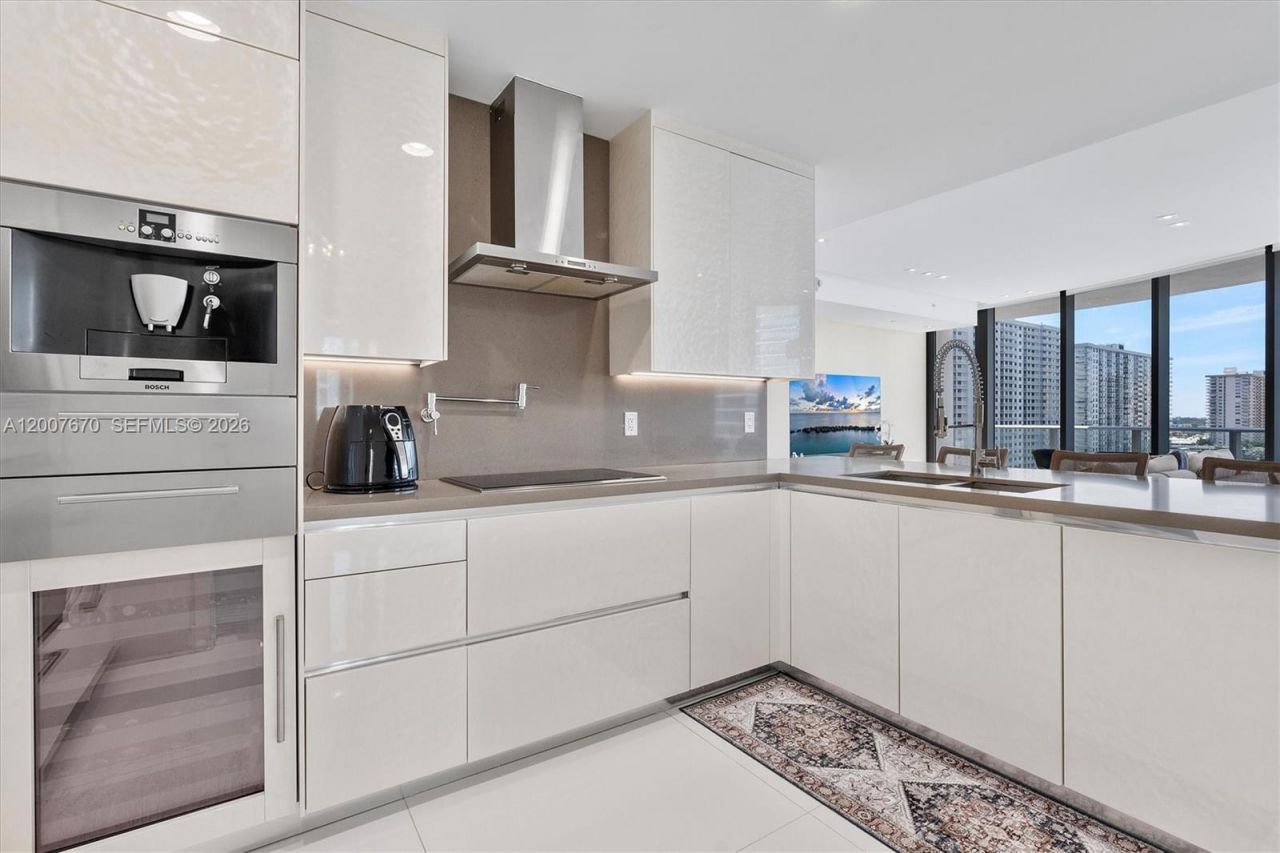 17475 Collins Ave , Unit 504, Sunny Isles Beach, FL 33160 Photo