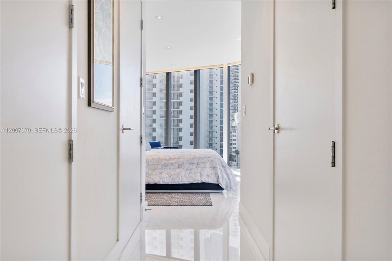 17475 Collins Ave , Unit 504, Sunny Isles Beach, FL 33160 Photo