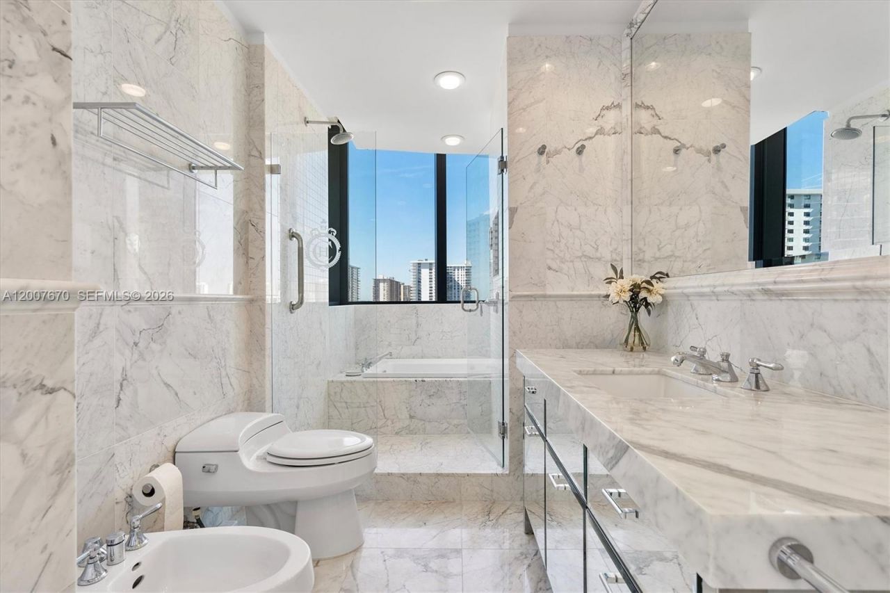 17475 Collins Ave , Unit 504, Sunny Isles Beach, FL 33160 Photo
