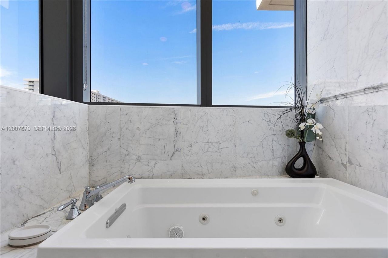 17475 Collins Ave , Unit 504, Sunny Isles Beach, FL 33160 Photo