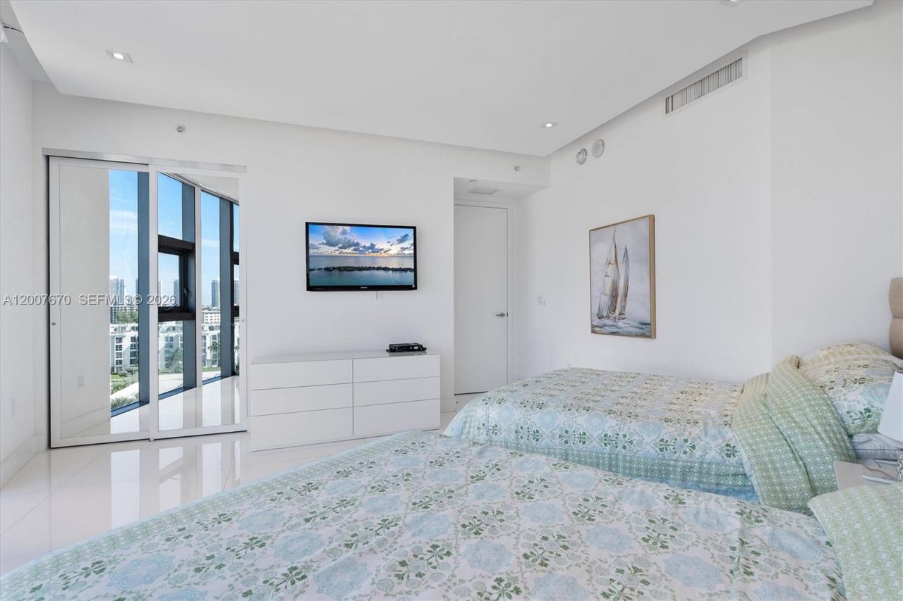 17475 Collins Ave , Unit 504, Sunny Isles Beach, FL 33160 Photo