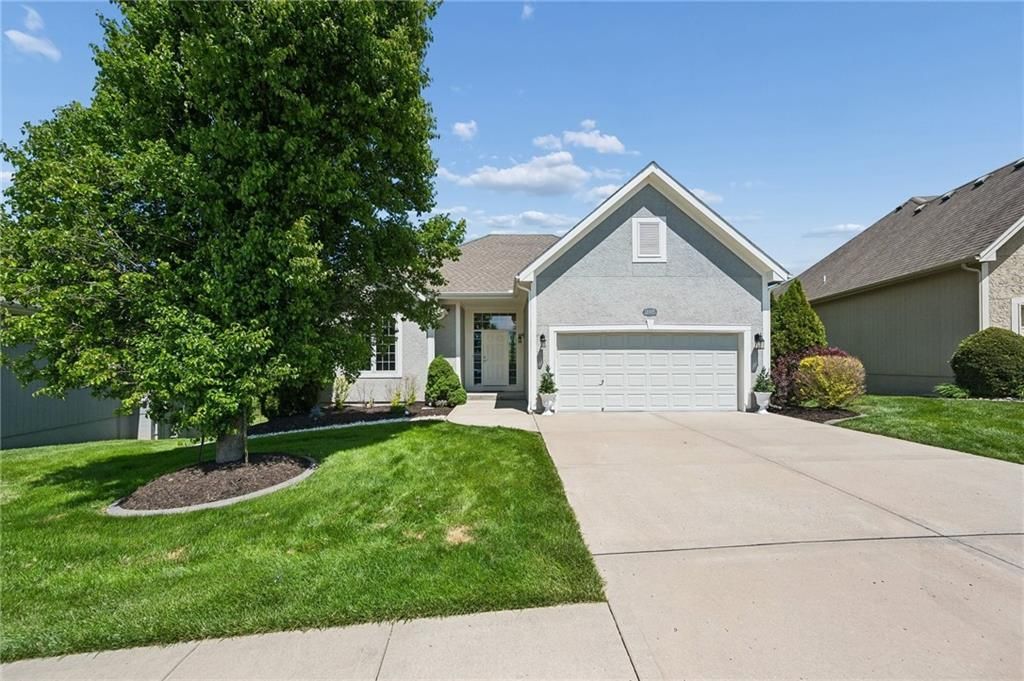 11005 N Cosby Avenue, Kansas City, MO 64154 Main Photo