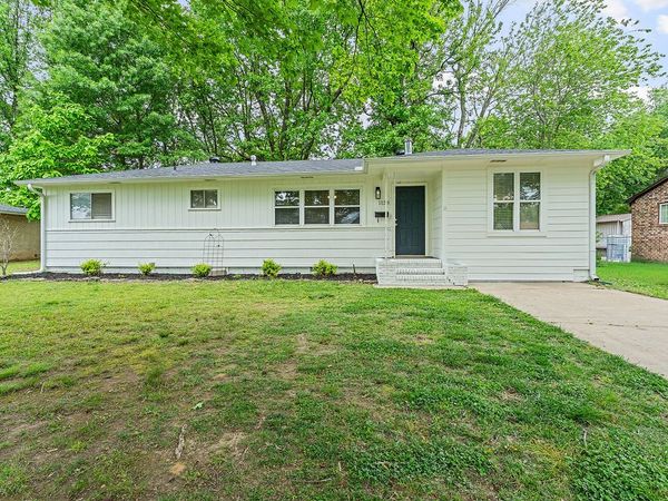 1138 N West End Street , Springdale, AR 72764