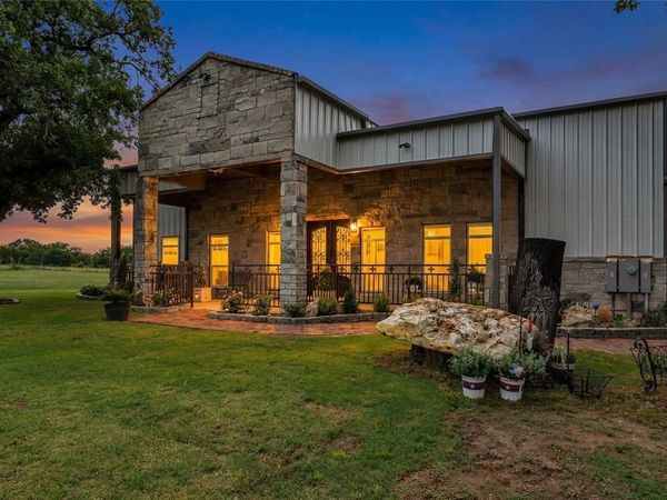 945 Jennings Lane , Azle, TX 76020