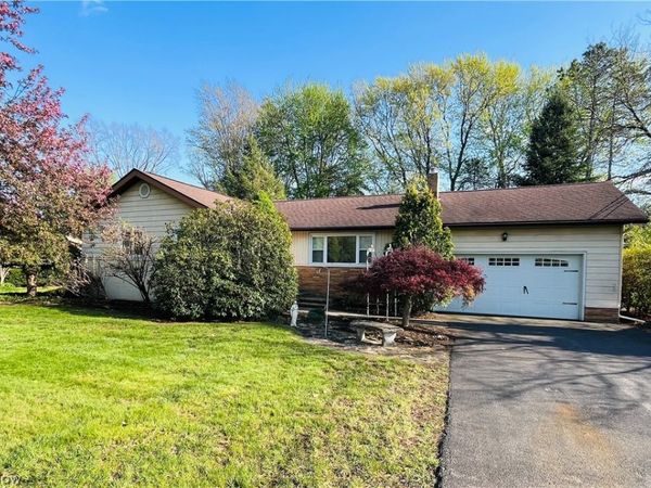 211 Square Drive, Madison, OH 44057