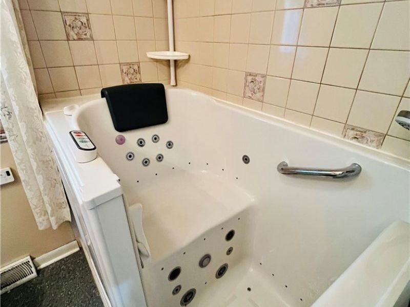 211 Square Drive, Madison, OH 44057 Photo 31