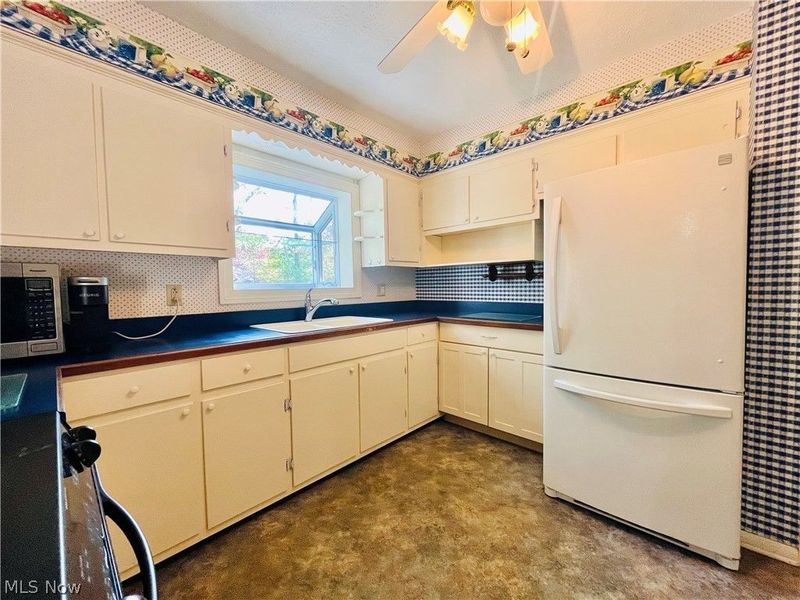 211 Square Drive, Madison, OH 44057 Photo 4