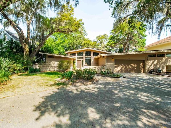 110 Highpoint Dr, Gulf Breeze, FL 32561