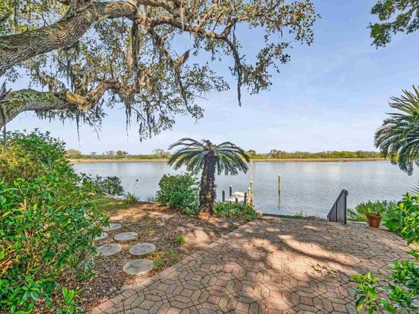 110 Highpoint Dr, Gulf Breeze, FL 32561