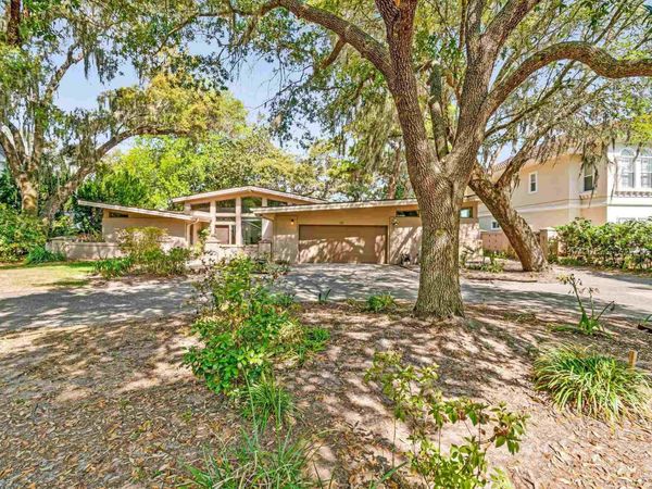 110 Highpoint Dr, Gulf Breeze, FL 32561