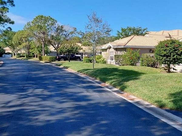 306 Emerald Bay CIR, Unit J5, NAPLES, FL 34110
