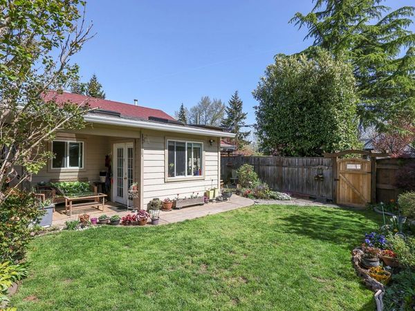 226 1st St, Unit B, Courtenay, BC V9N 1A6