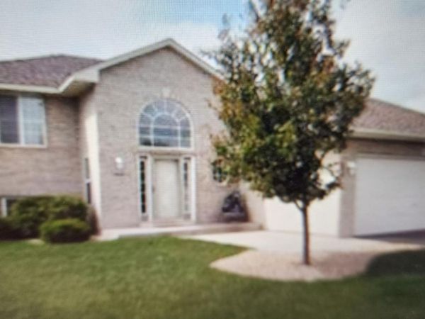 9509 Dogwood Avenue N, Brooklyn Park, MN 55443