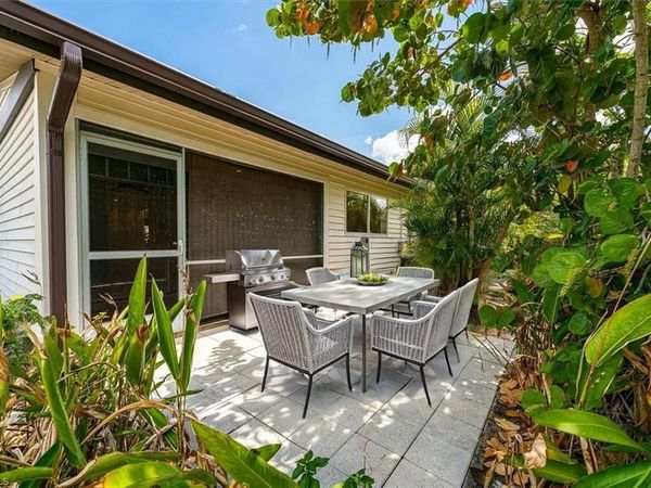1025 Pine Isle LN, Unit 1025, NAPLES, FL 34112