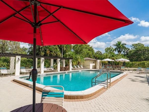 1025 Pine Isle LN, Unit 1025, NAPLES, FL 34112