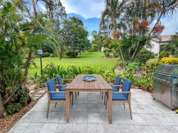 1025 Pine Isle LN, Unit 1025, NAPLES, FL 34112