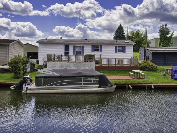 260 Lane 103 Crooked Lake, Angola, IN 46703