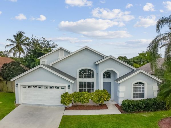 9 Meadows Park Lane, Boynton Beach, FL 33436