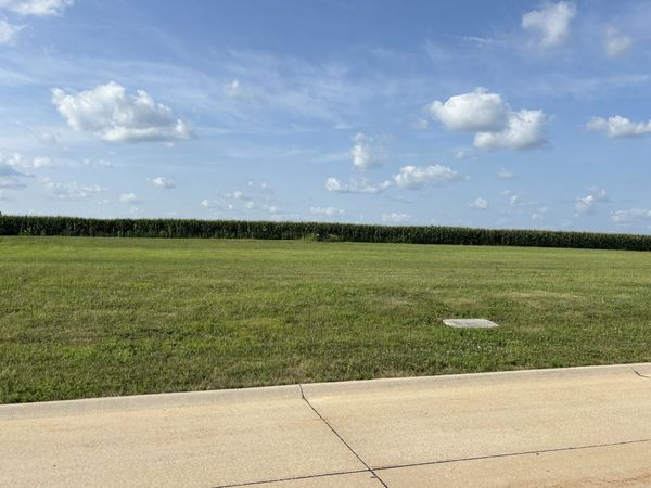 121 W School View Road, Geneseo, IL 61254