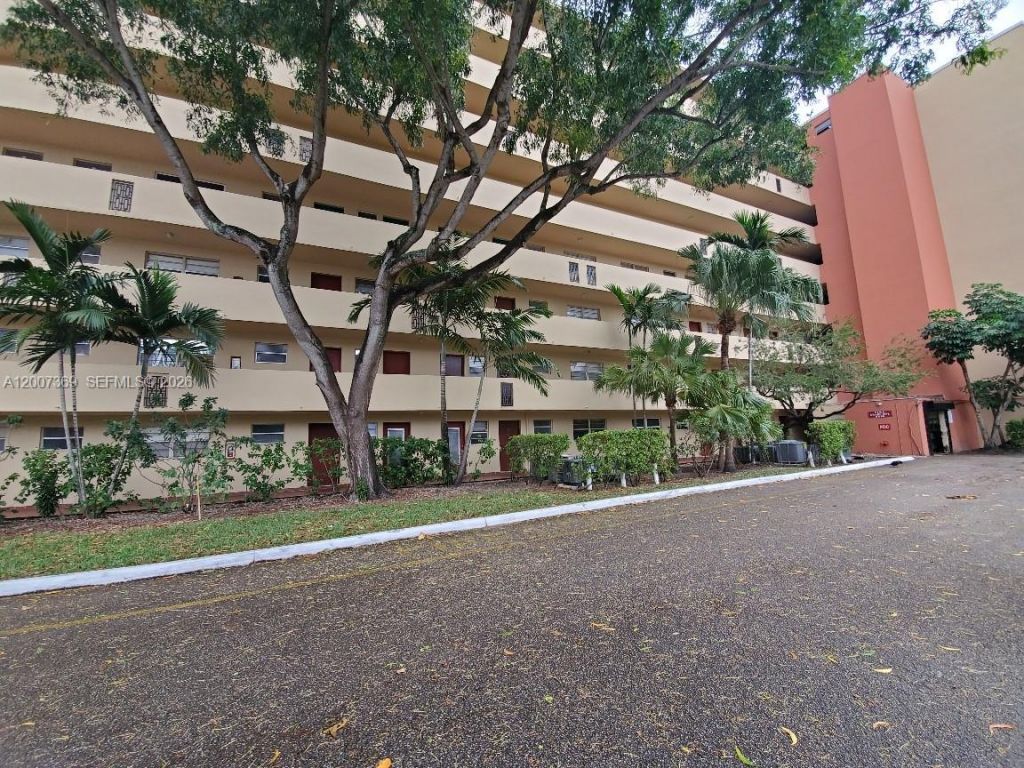 1750 NE 191st St, Unit 105-1, Miami, FL 33179 Photo
