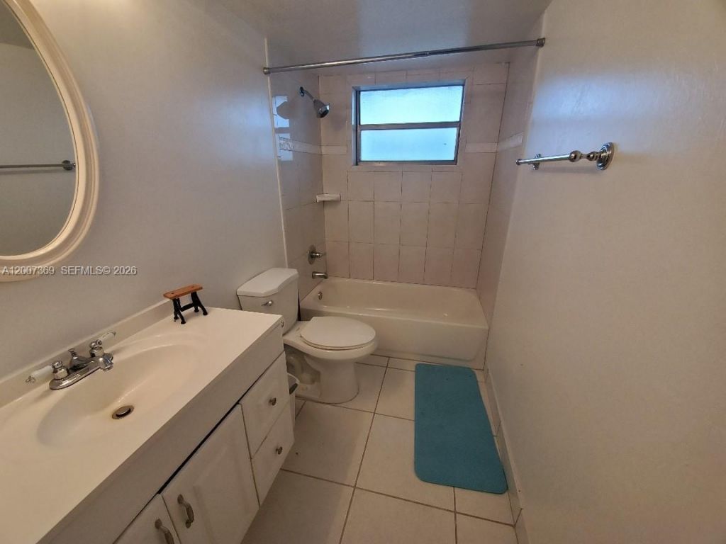 1750 NE 191st St, Unit 105-1, Miami, FL 33179 Photo