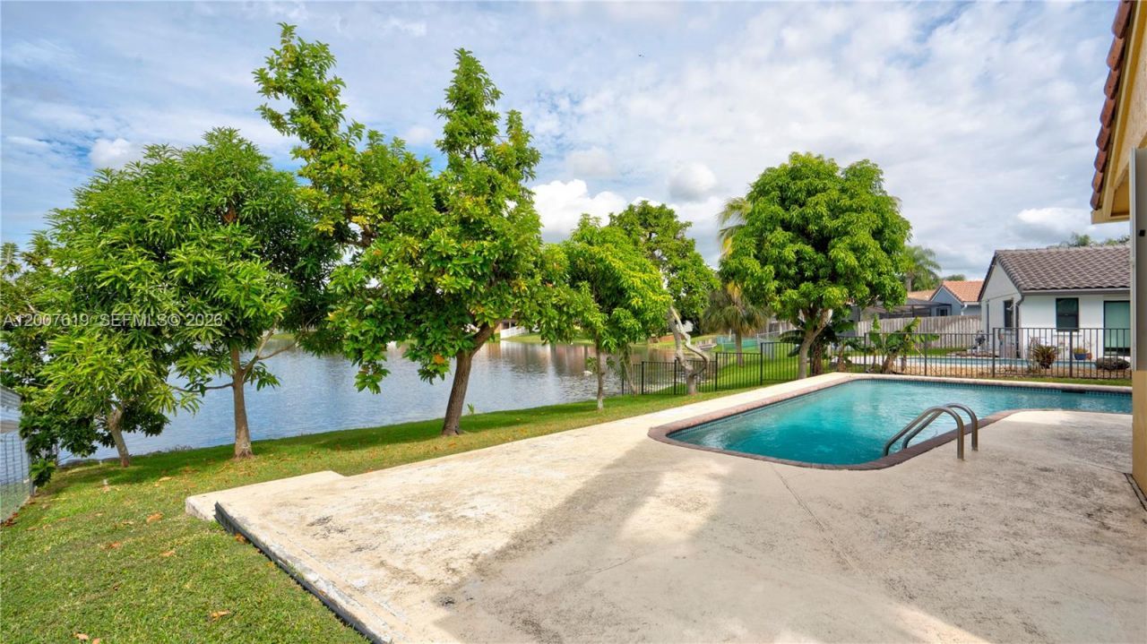 6255 Hawkes Bluff Ave, Davie, FL 33331 Photo
