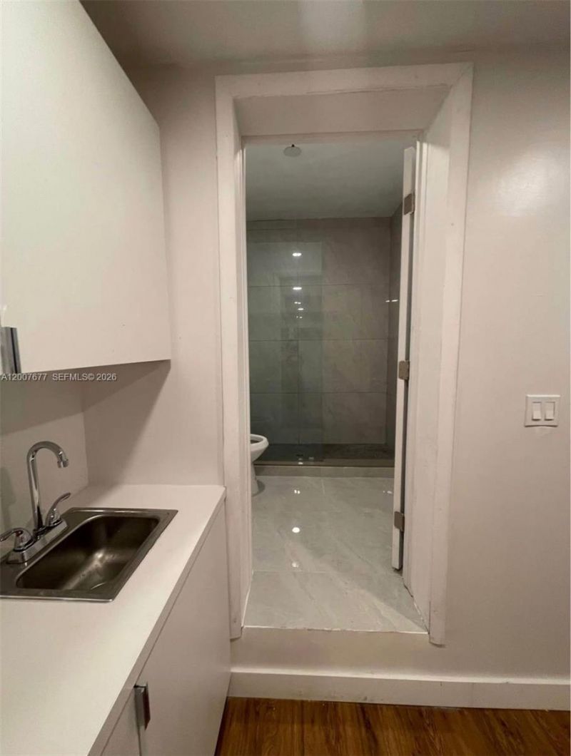 524 NE 160th St , Miami, FL 33162 Photo