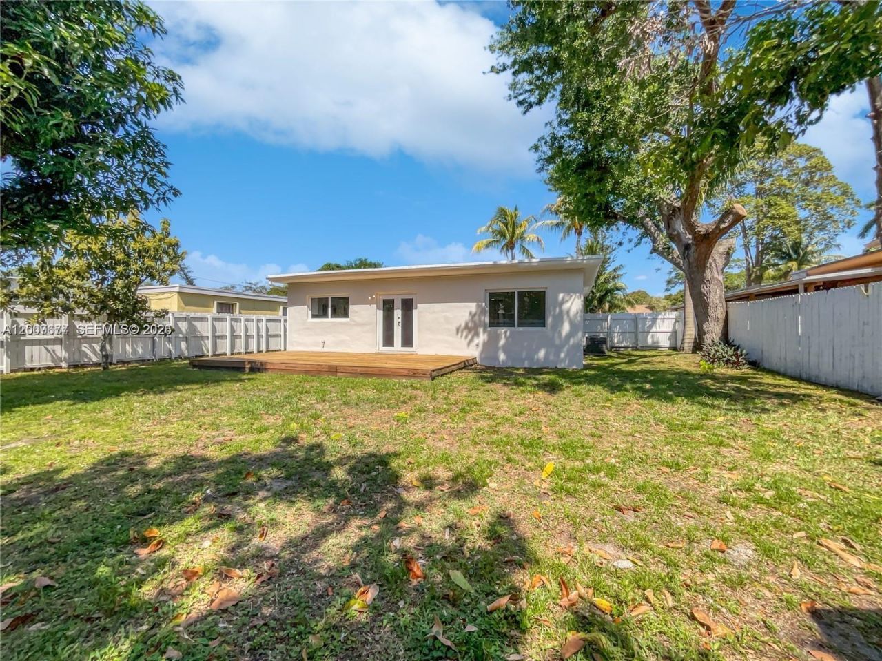 524 NE 160th St , Miami, FL 33162 Photo