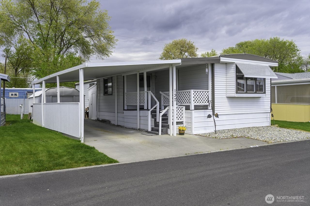 2240 W Broadway, Unit 137, Moses Lake, WA 98837 Main Photo