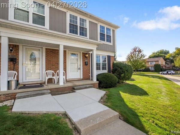 36614 Park Place Drive, Sterling Heights, MI 48310