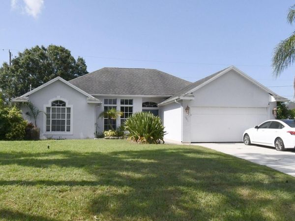1041 SW Dubois, Port St. Lucie, FL 34953