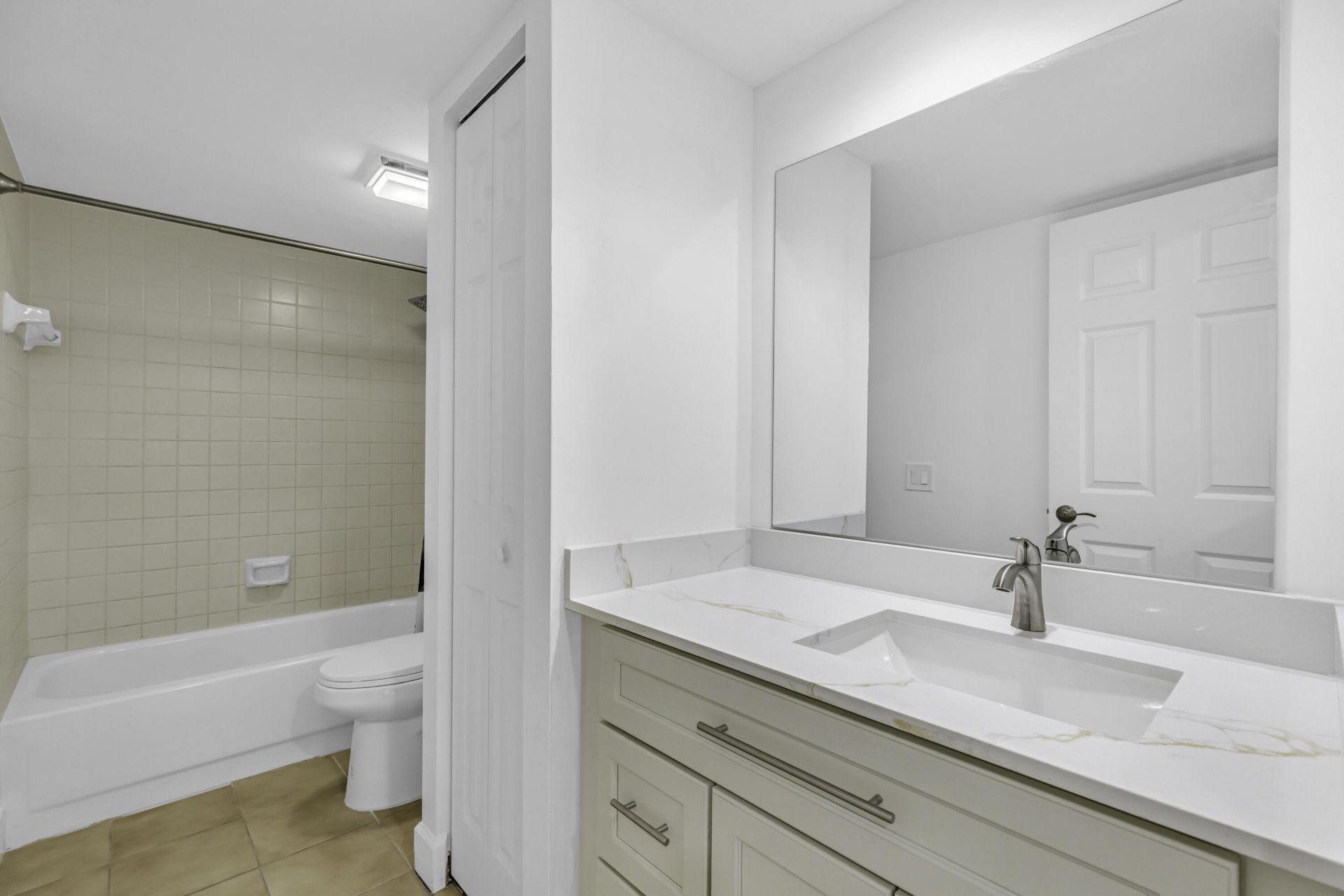 3885 Louis Drive, Unit 1203, Lake Worth, FL 33461 Photo