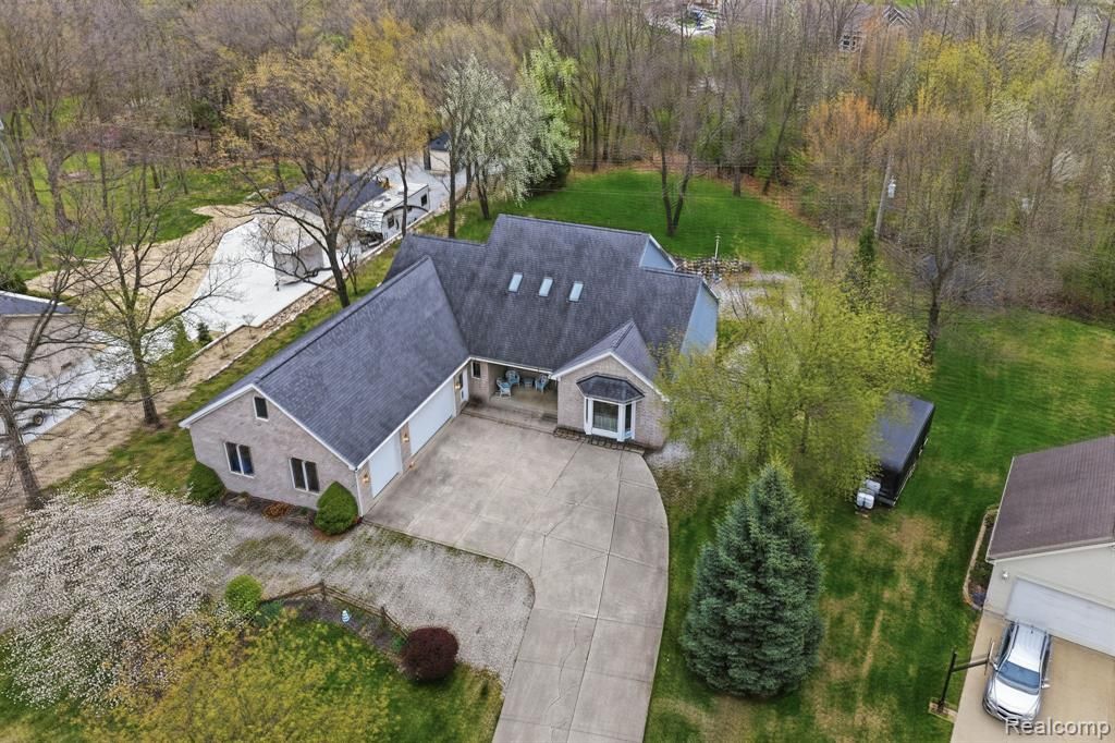 3630 S Shimmons Circle, Auburn Hills, MI 48326 Main Photo