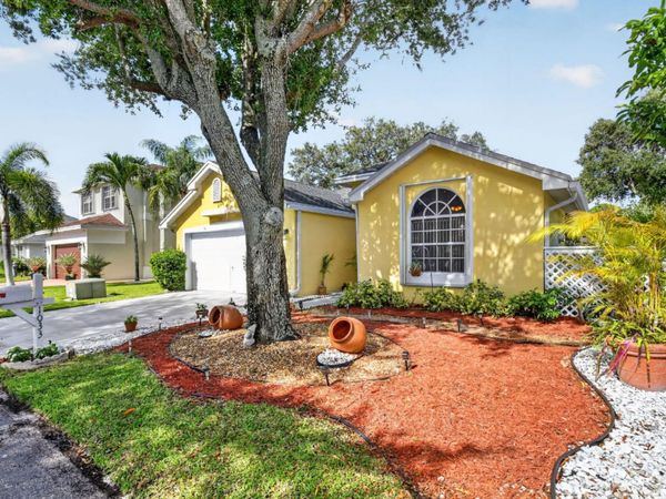 1033 W Fairfax Cir W W, Boynton Beach, FL 33436