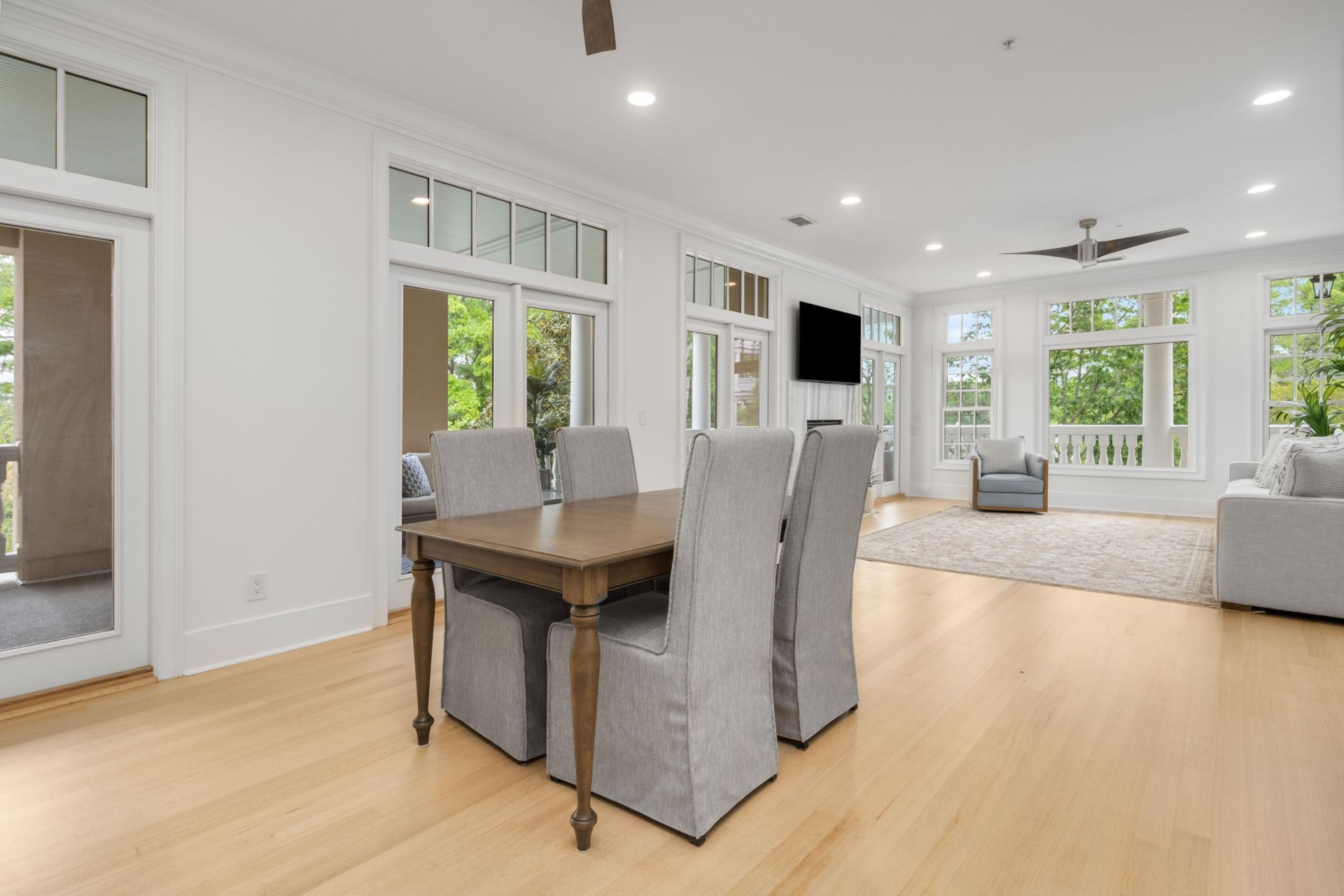 144 Fairbanks Oak Alley Photo 12