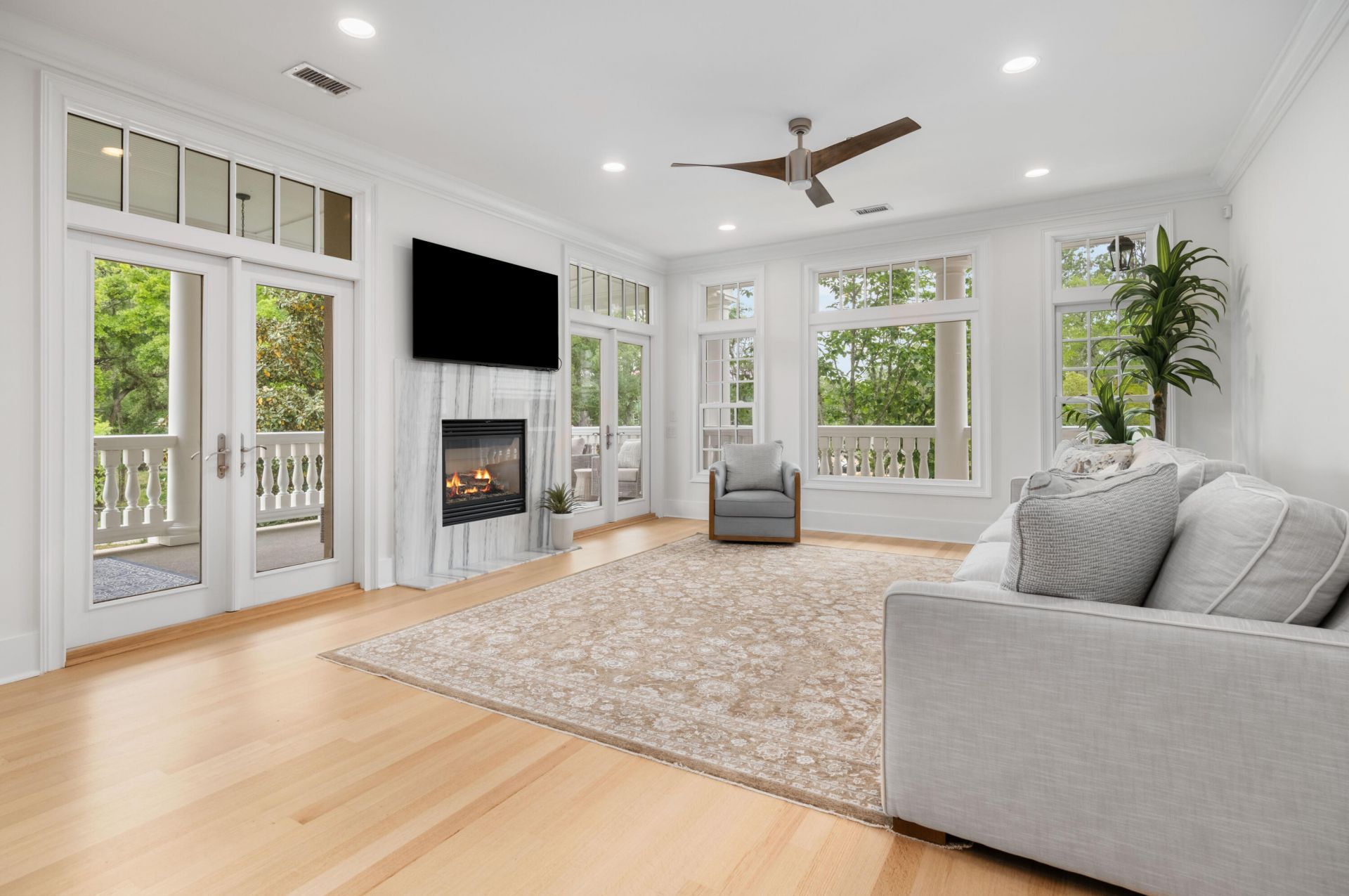 144 Fairbanks Oak Alley Photo 15