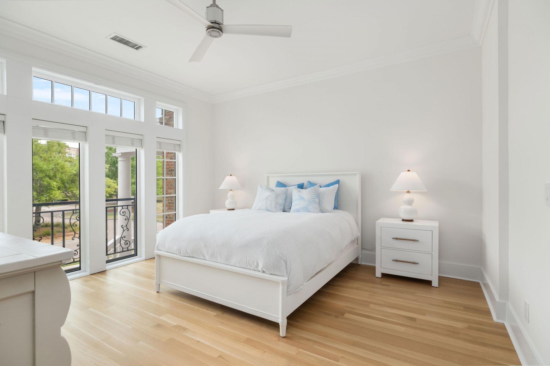 144 Fairbanks Oak Alley Photo 28