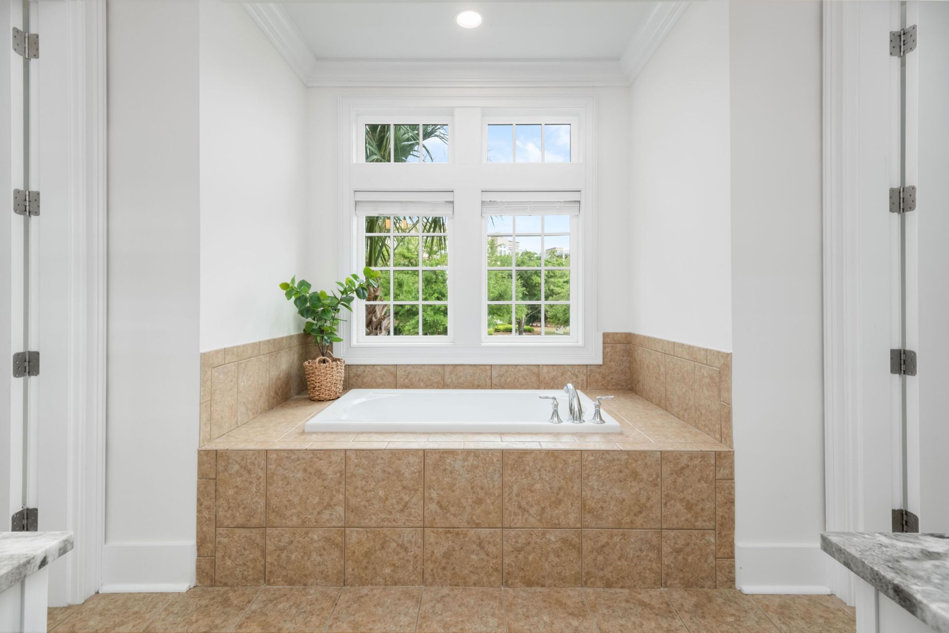 144 Fairbanks Oak Alley Photo 32