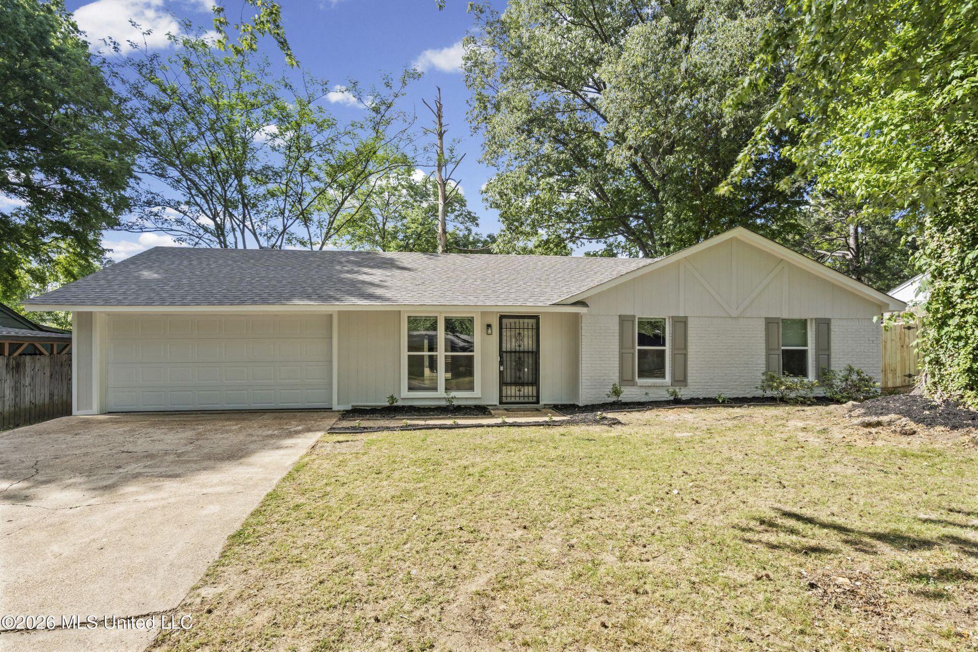 5779 Natchez Drive, Horn Lake, MS 38637 Main Photo