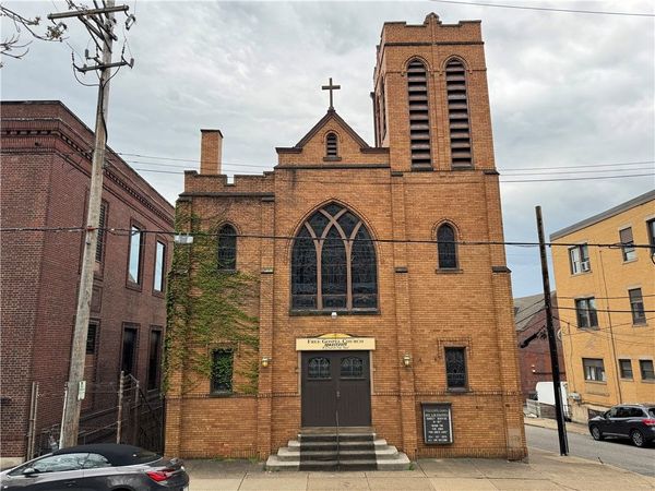 747 Chartiers Ave , Mc Kees Rocks, PA 15136