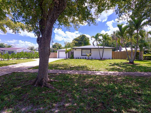 5756 Orchard Way, West Palm Beach, FL 33417