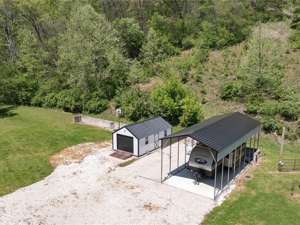 1060 Godar Hollow Road, Hardin, IL 62047