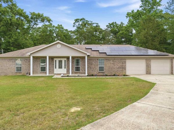 3082 Woodbury Cir, Cantonment, FL 32533