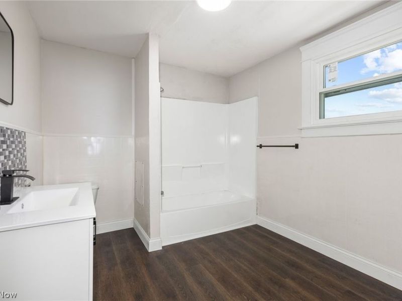 299 NW 5th Street NW, Barberton, OH 44203 Photo 20