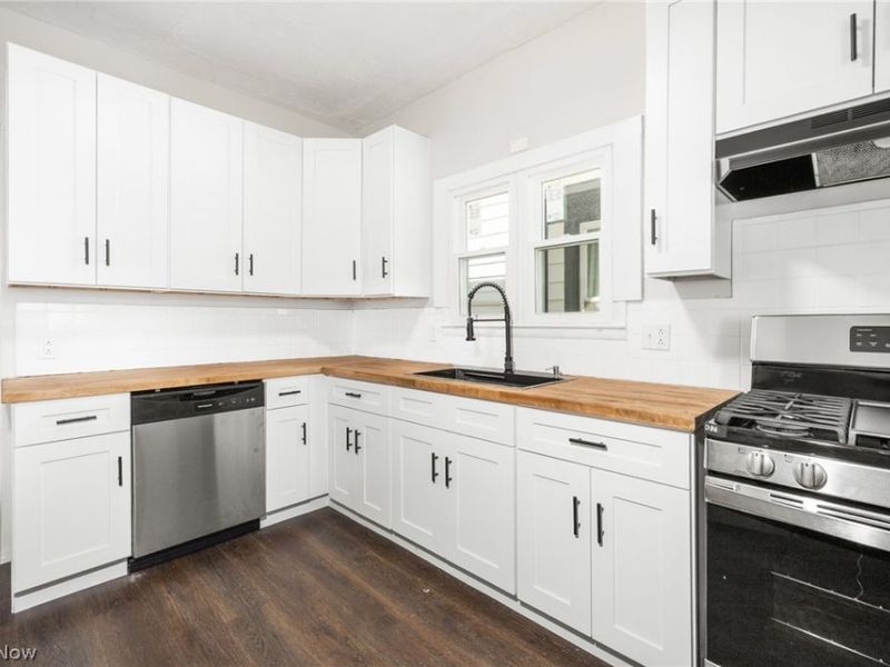 299 NW 5th Street NW, Barberton, OH 44203 Photo 6